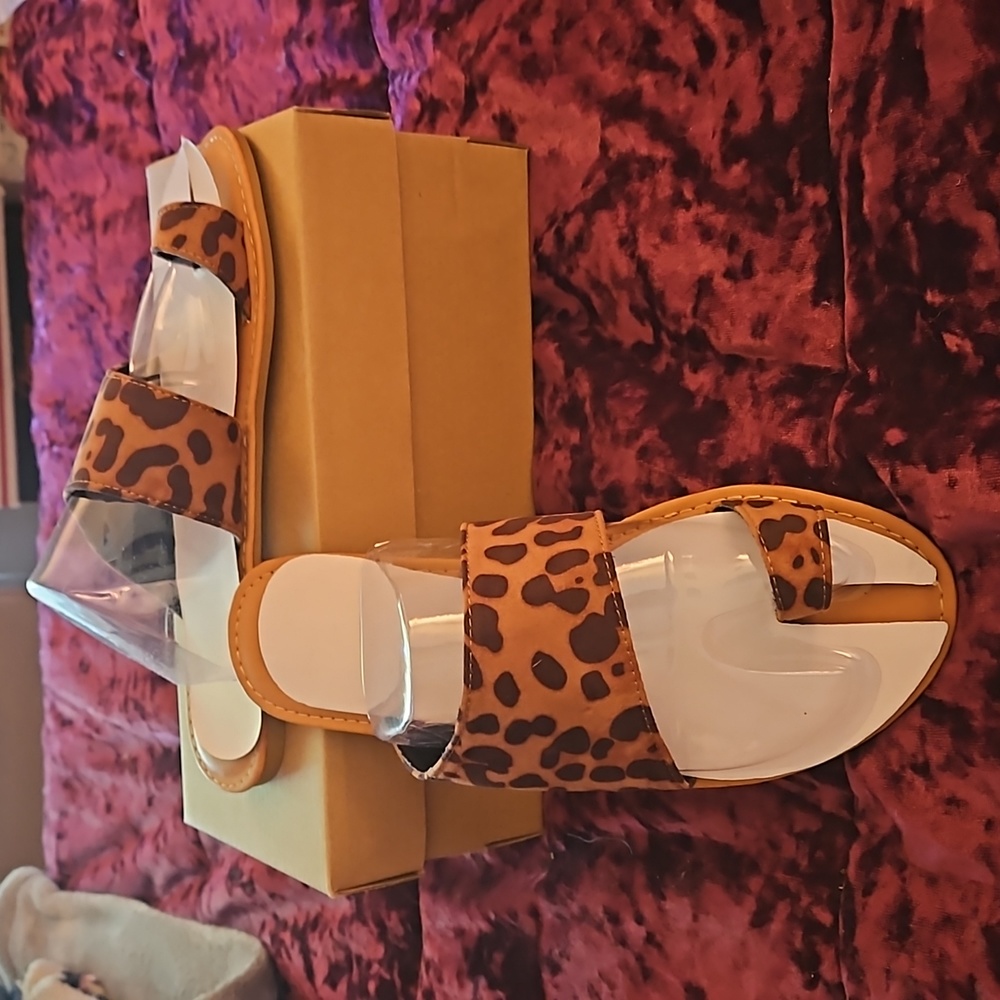 Sunny Feet Leopard print 🐆  sandals 9